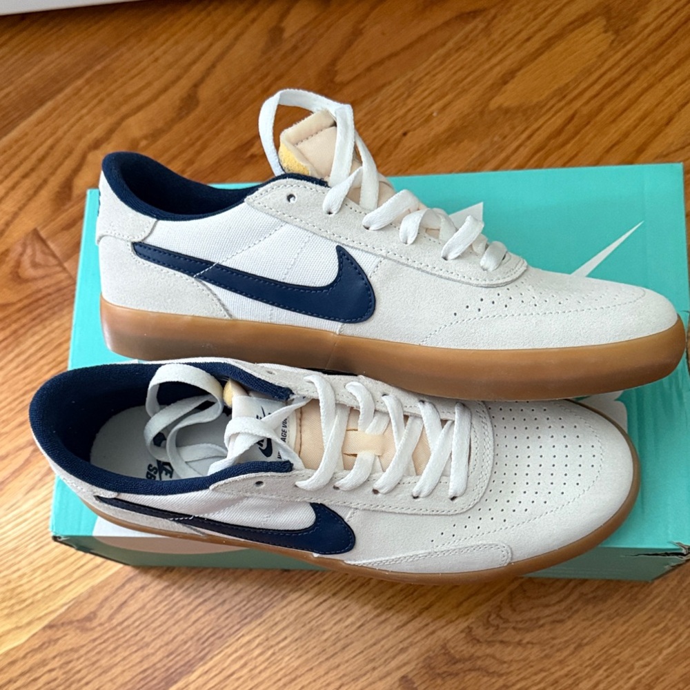 Nike Men's White and Navy Sneakers